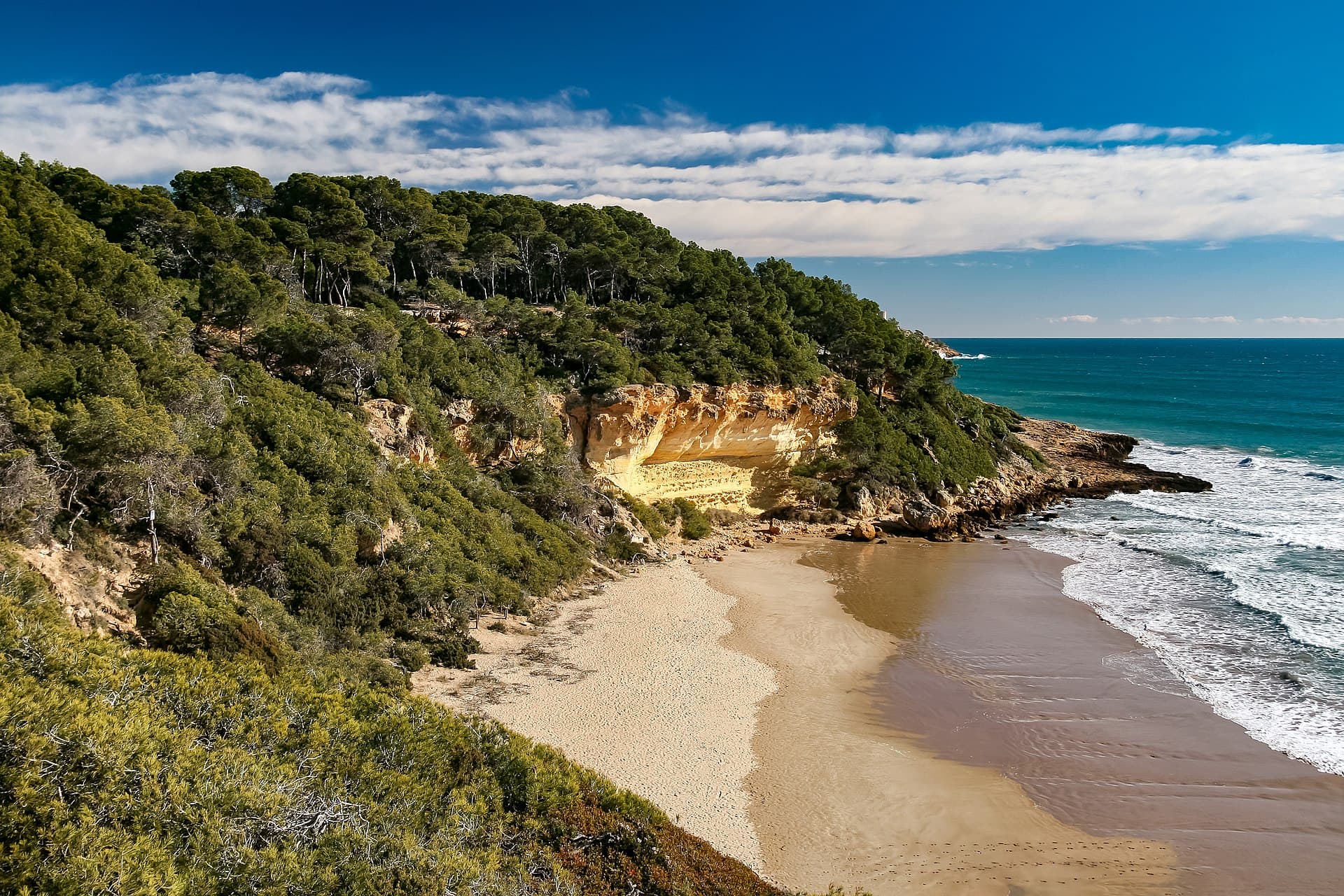 Cala Fonda – la plus belle crique sauvage de Tarragone, accessible uniquement à pied
