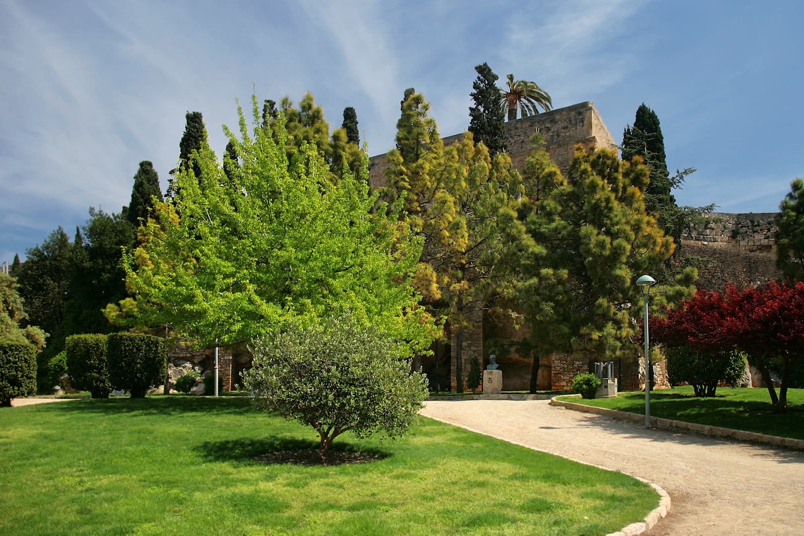 Parc de la Ciutat de Tarragona – lago artificial con patos y zona de descanso