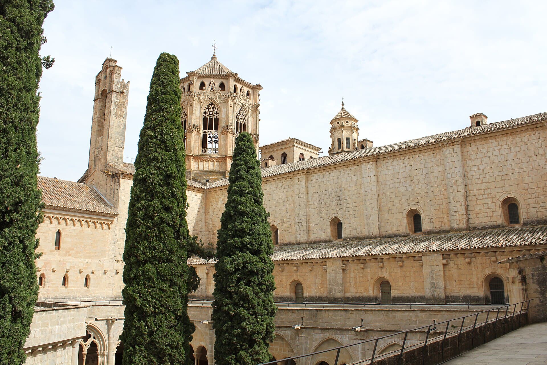 Monasterio de Poblet – Patrimonio UNESCO panteón real de Aragón